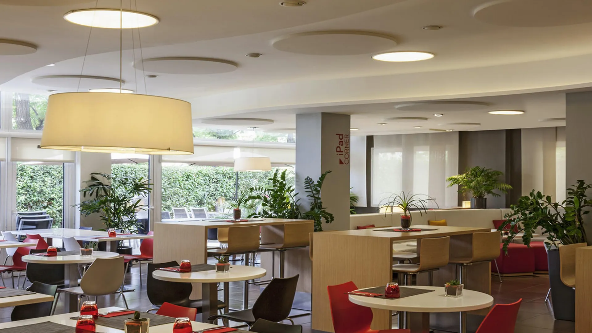 Hotel Ibis Cornella Cornellà de Llobregat 2*,  Španělsko