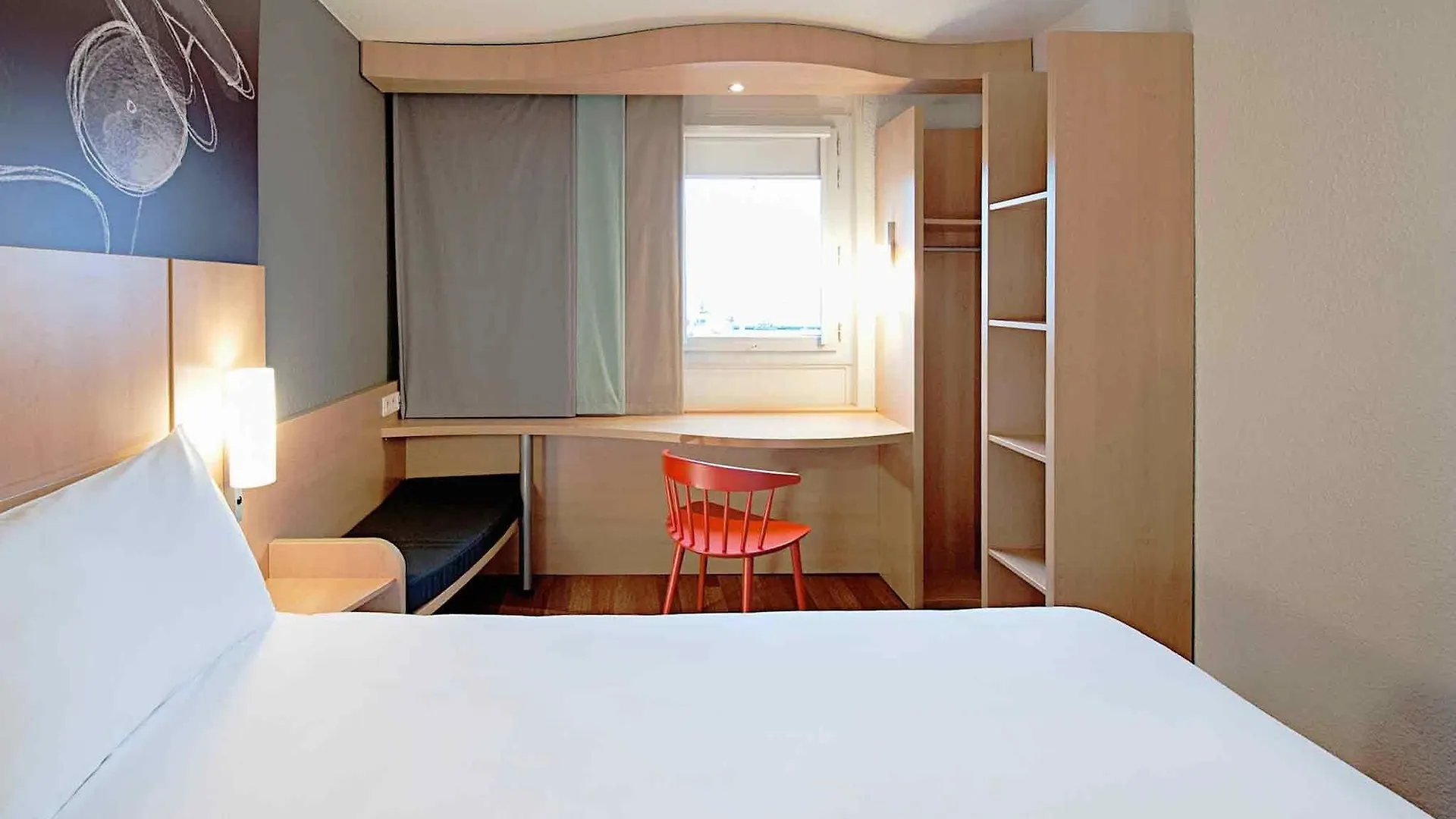 Hotel Ibis Cornella Cornellà de Llobregat 2*,  Španělsko
