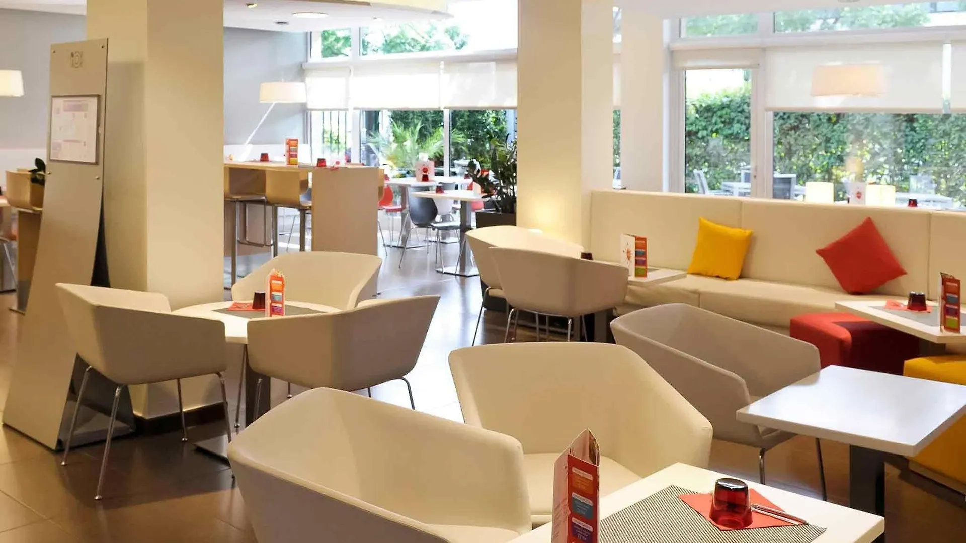 Hotel Ibis Cornella Cornellá de Llobregat 2*,