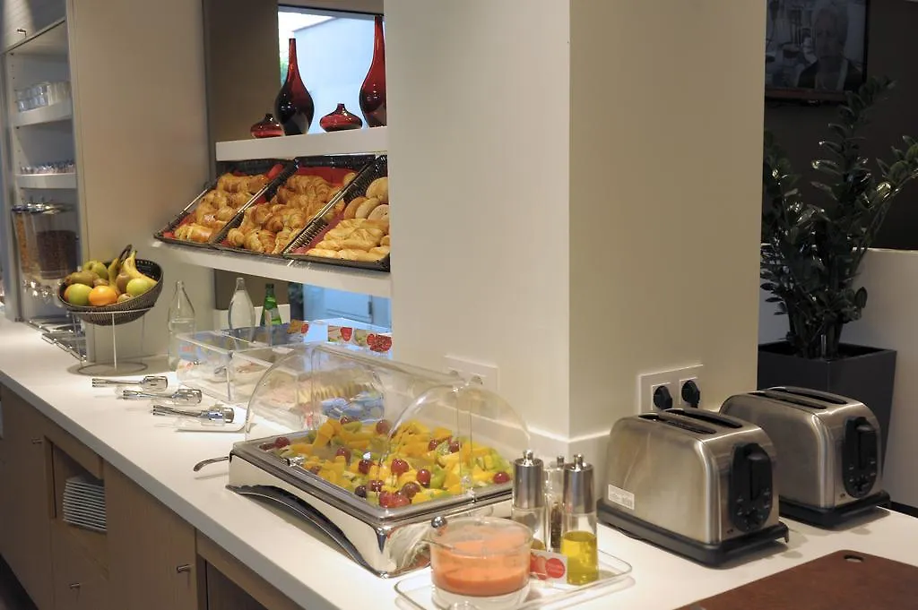 **  Hotel Ibis Cornella Cornellà de Llobregat Španělsko