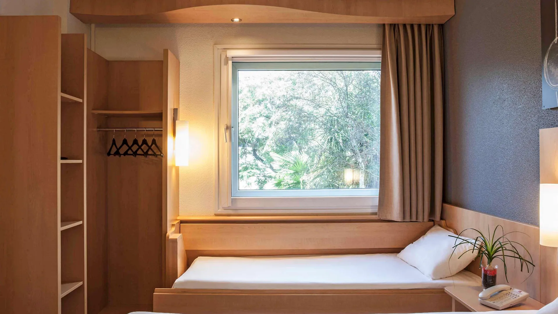 Ibis Cornella Hotel Cornella de Llobregat 2*,  Spain